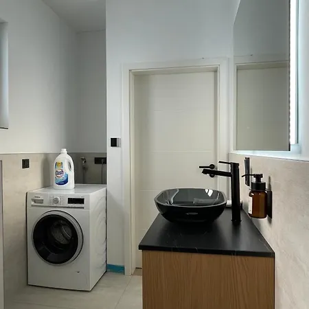 Moderne Und Helle In Soehlde Apartment